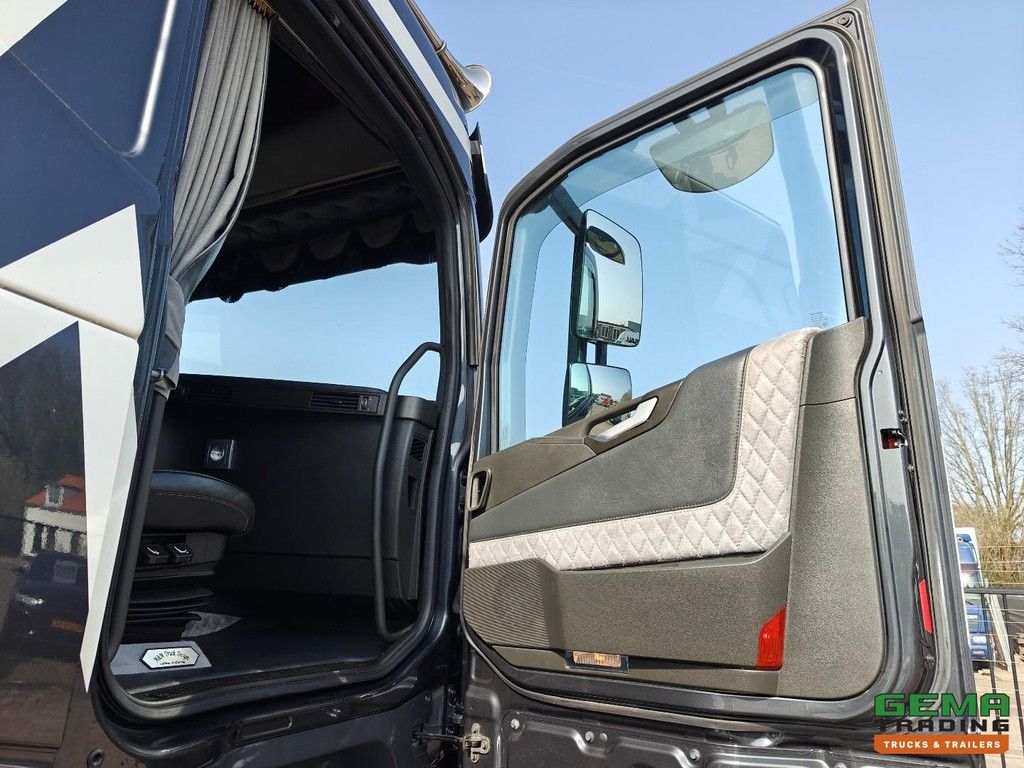 Volvo FH 420 4X2 Euro6C Sleeper Cab - Double Tank - SmartTacho V2 - ShowTruck - Special Interior - 02/2027 MOT