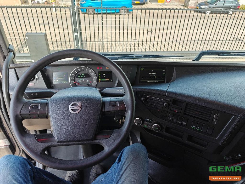 Volvo FH 420 4X2 Euro6C Sleeper Cab - Double Tank - SmartTacho V2 - ShowTruck - Special Interior - 02/2027 MOT