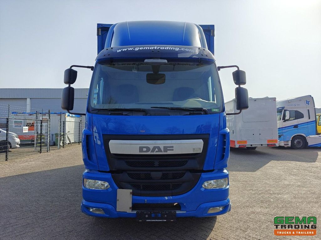 DAF FA LF280 4x2 Dagcab Euro6 - Schuifzeilenbak 7.5M - ADR AT - Laadklep 2500kg - HH Vloer