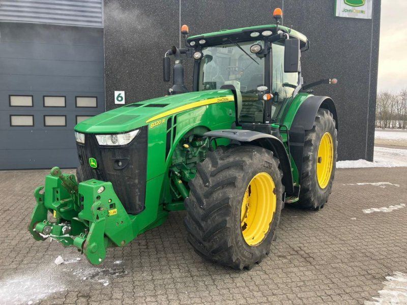 John Deere 8320