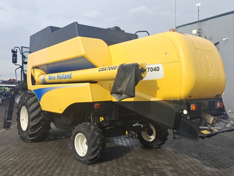 New Holland CSX 7040