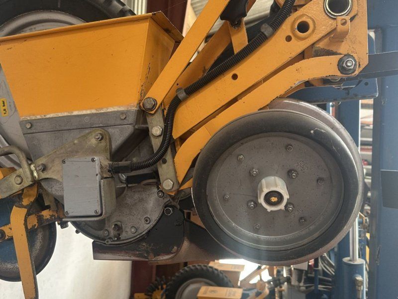 Kleine Unicorn 3, 12 rækket. Med skær til direkte såning. Utrolig velho