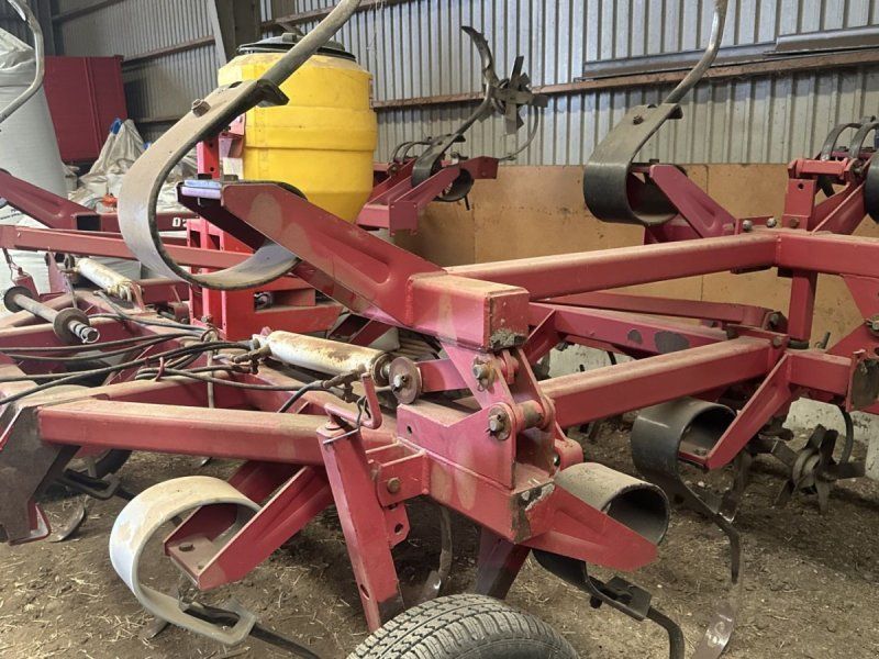 Kongskilde Vibrofl 4300 19 tands med el frøspreder.