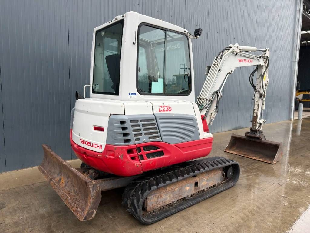 Takeuchi TB235