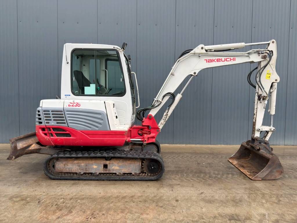 Takeuchi TB235