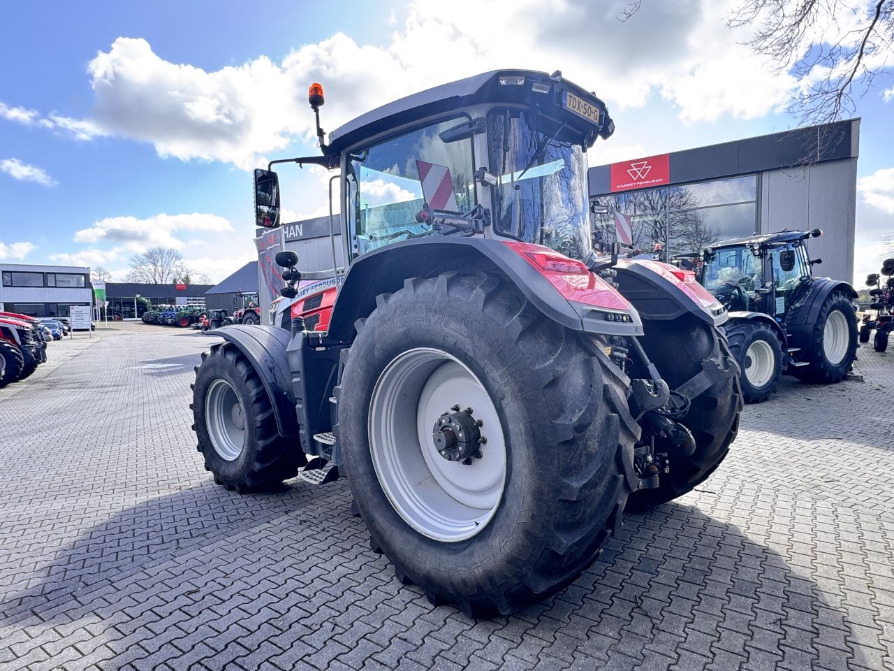 Massey Ferguson 8s.265