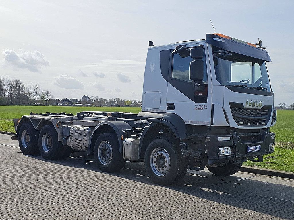 IVECO AD330T45 TRAKKER