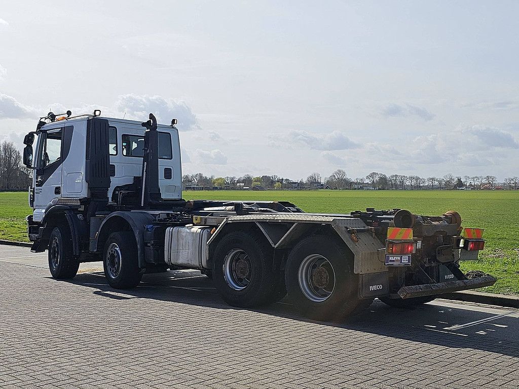 IVECO AD330T45 TRAKKER