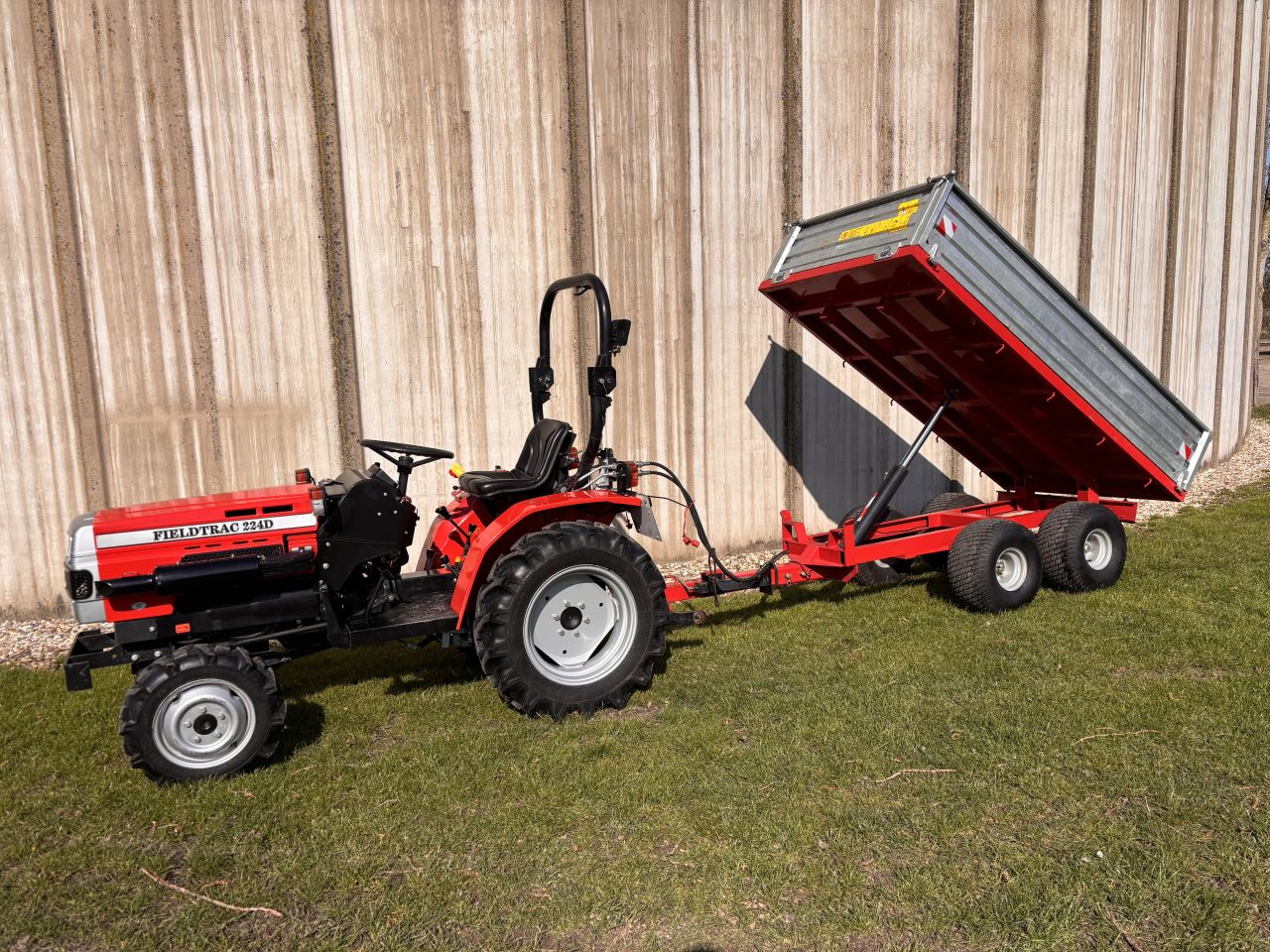 Farmtrac 224D met NL kenteken - 612 uur - 4WD - hydr.ventiel
