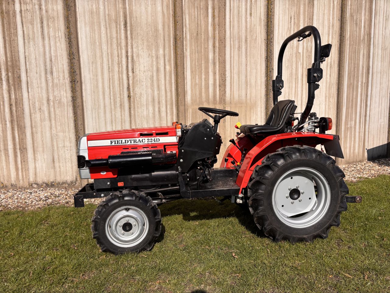 Farmtrac 224D met NL kenteken - 612 uur - 4WD - hydr.ventiel
