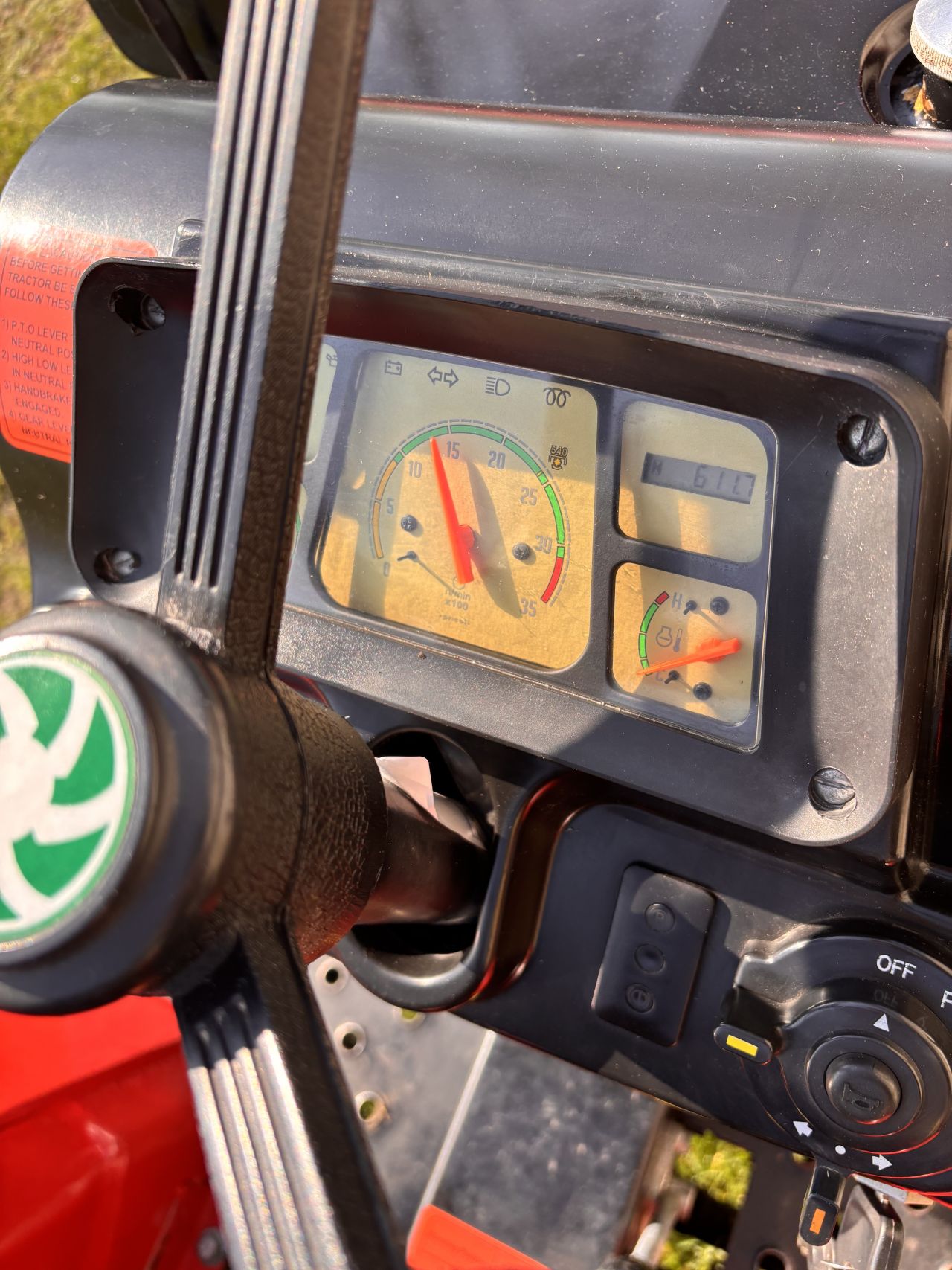 Farmtrac 224D met NL kenteken - 612 uur - 4WD - hydr.ventiel