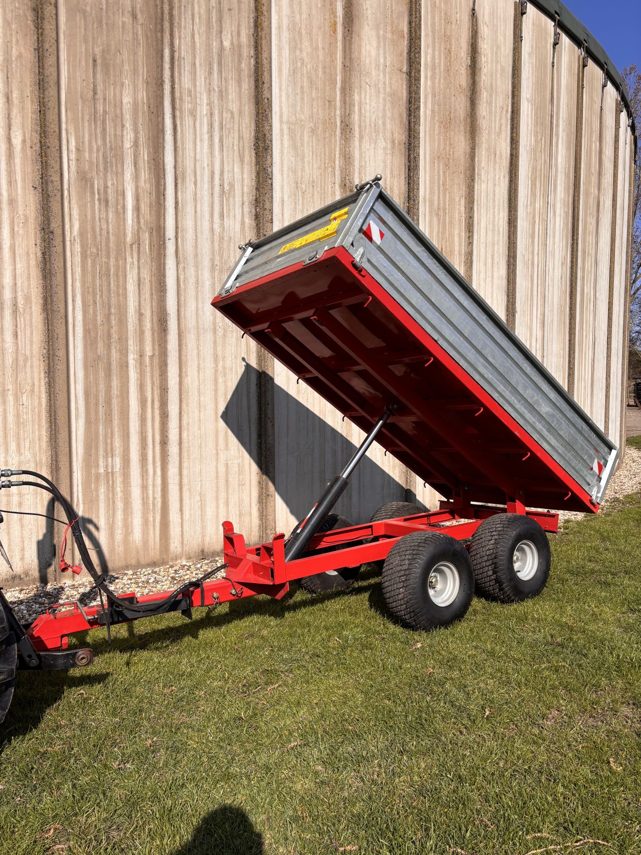 Kipper 2,5 ton hydraulisch - gazonbanden - schotten afneembaar