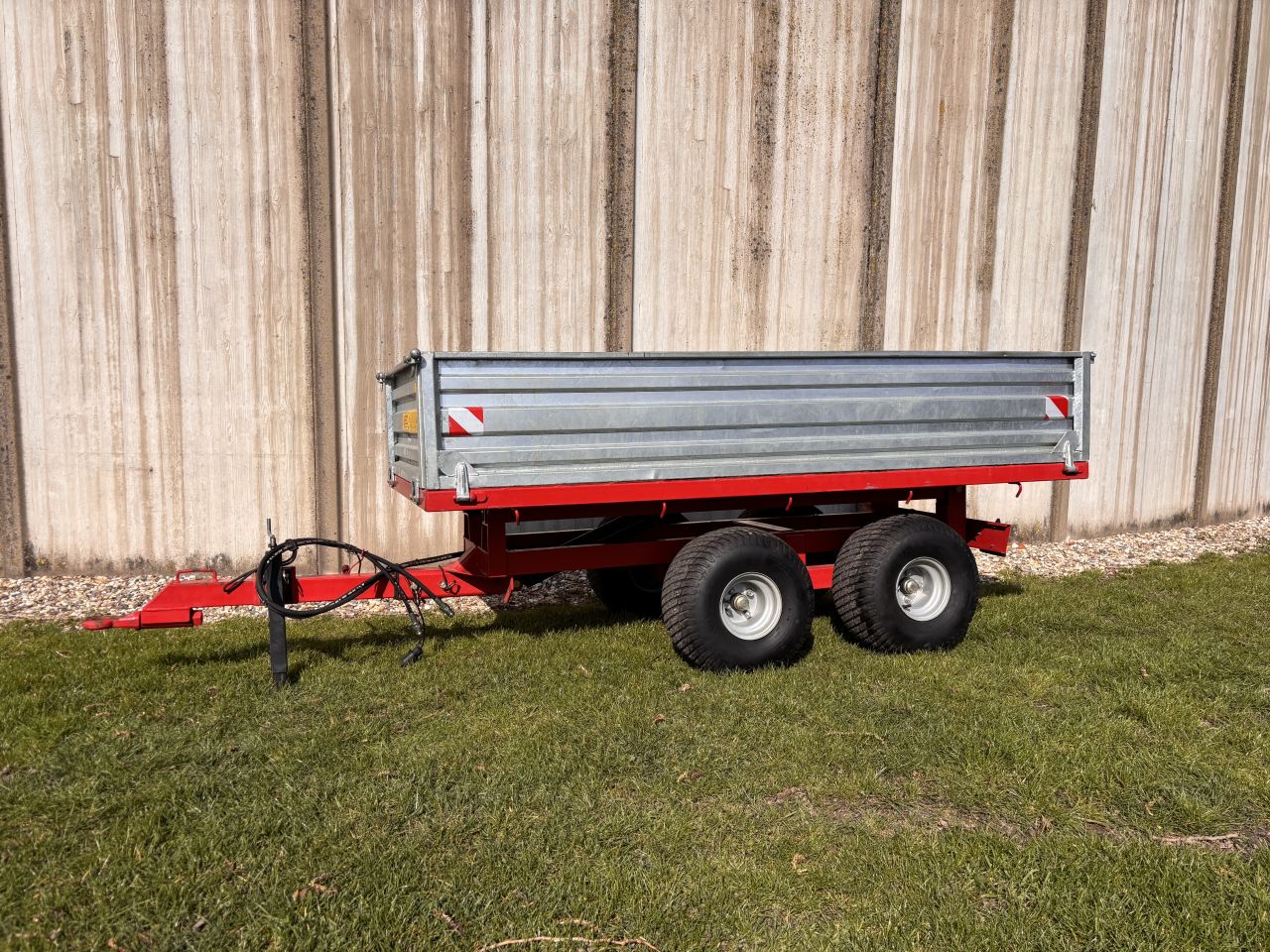 Kipper 2,5 ton hydraulisch - gazonbanden - schotten afneembaar