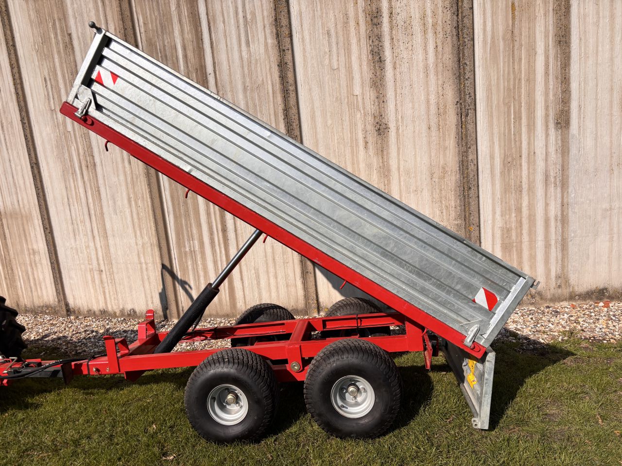 Kipper 2,5 ton hydraulisch - gazonbanden - schotten afneembaar