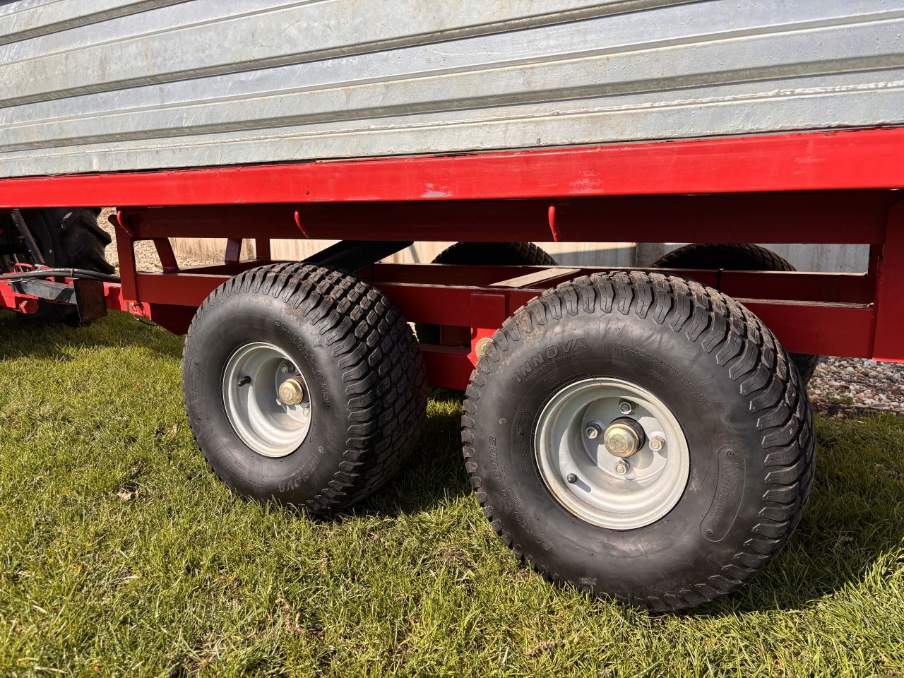 Kipper 2,5 ton hydraulisch - gazonbanden - schotten afneembaar