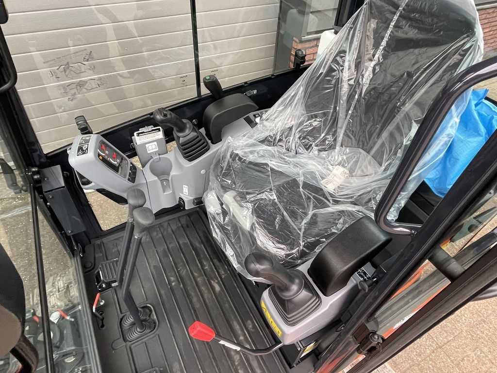 Kubota KX019 minigraver NIEUW €440 LEASE