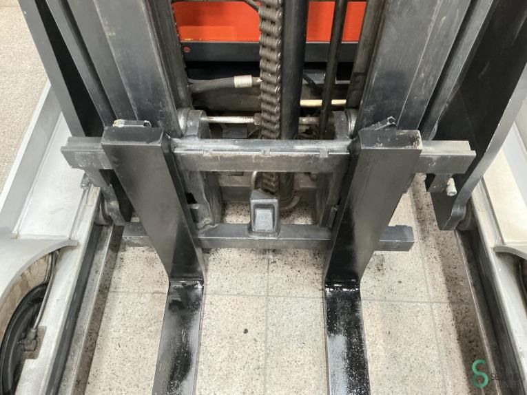 Schubmaststapler Elektrisch Still FM-X14SE 2016 Außenreifen