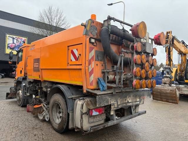 Veegwagen MAN TGM 18.340 Diesel 320pk 2017