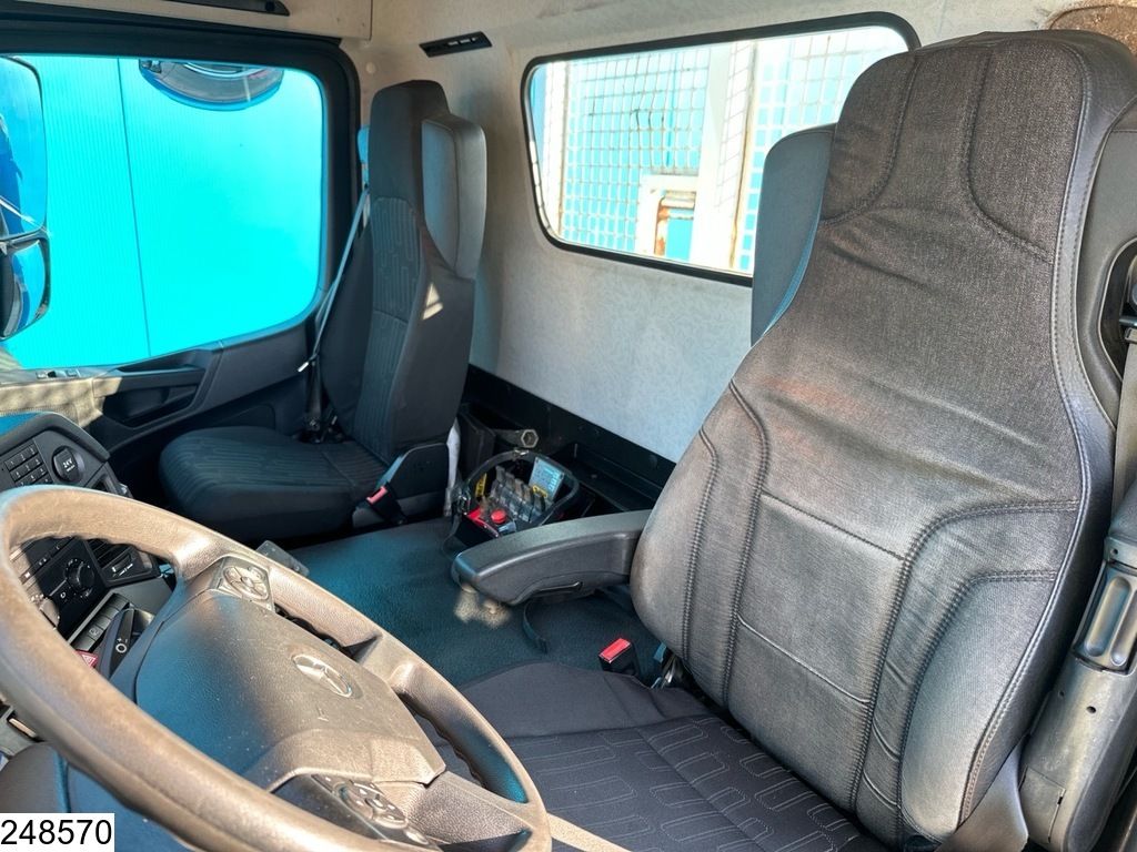 Mercedes Arocs 3240 EURO 6, 8X4, Palfinger, Remote, Leaf Spring