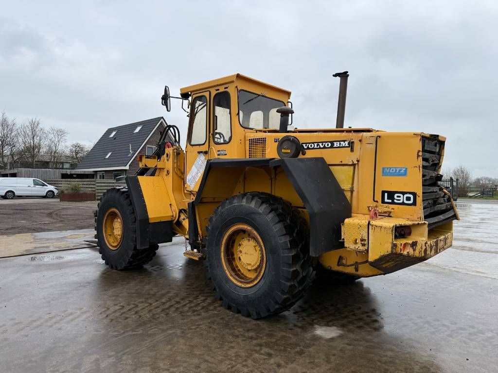 Volvo L 90