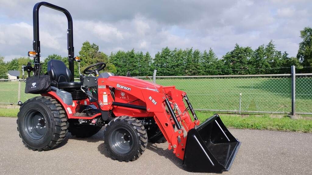 TYM Branson 2505 HST