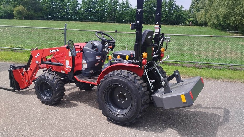 TYM Branson 2505 HST