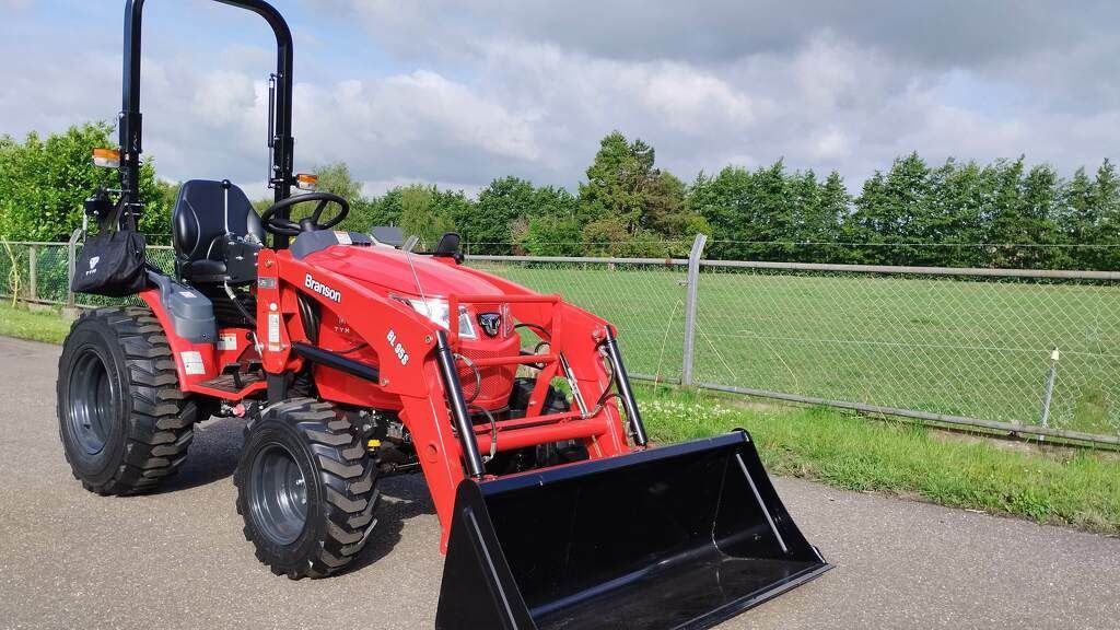 TYM Branson 2505 HST