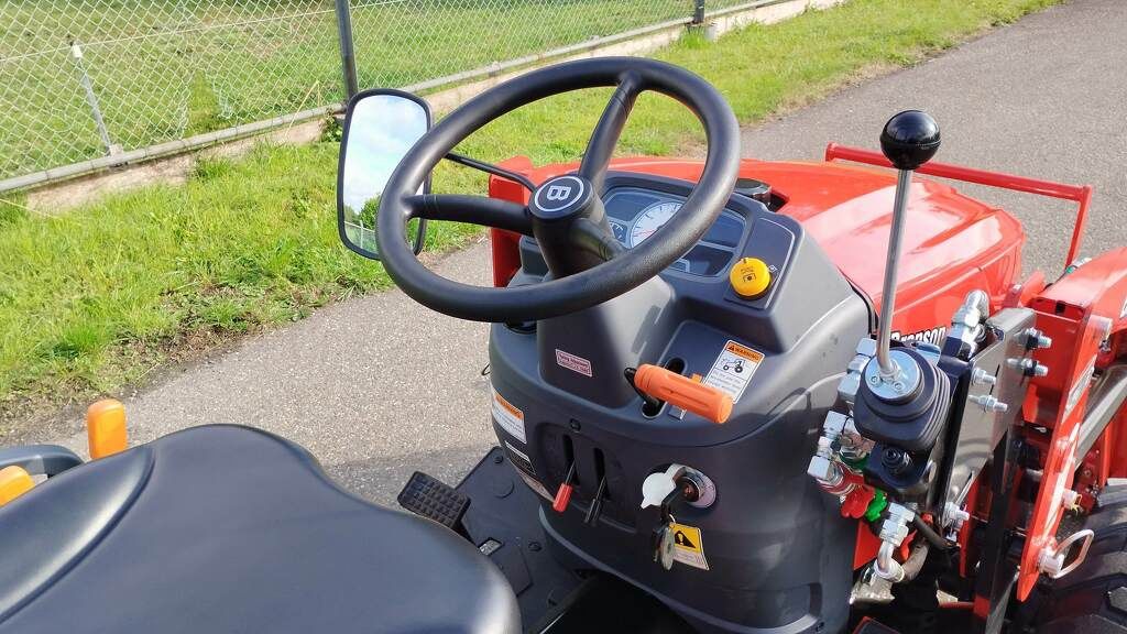 TYM Branson 2505 HST