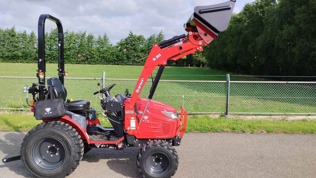 TYM Branson 2505 HST