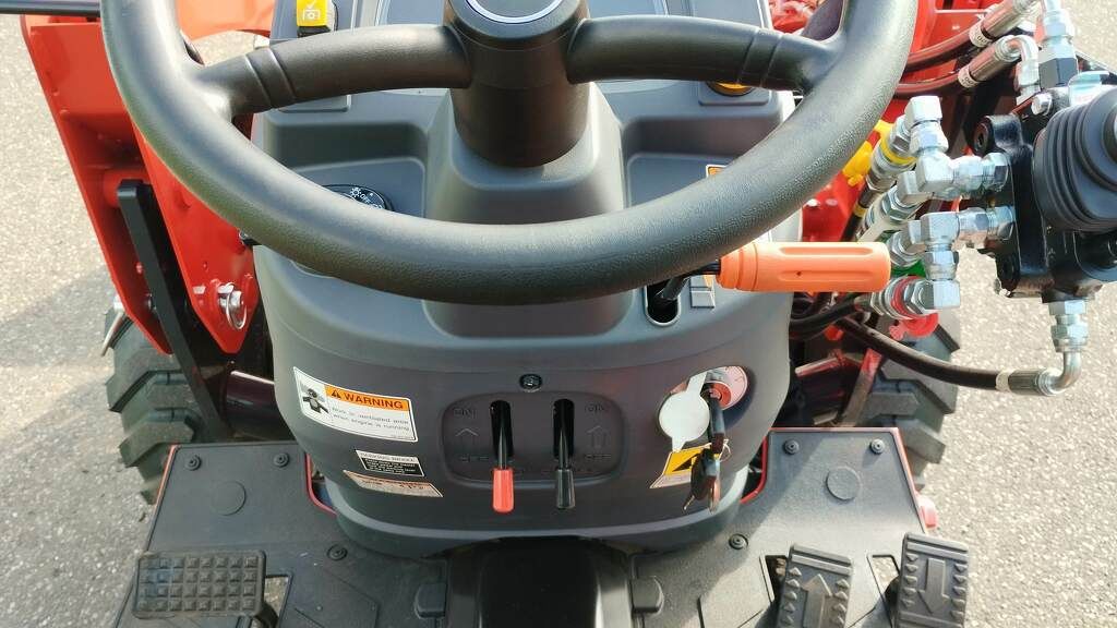 TYM Branson 2505 HST