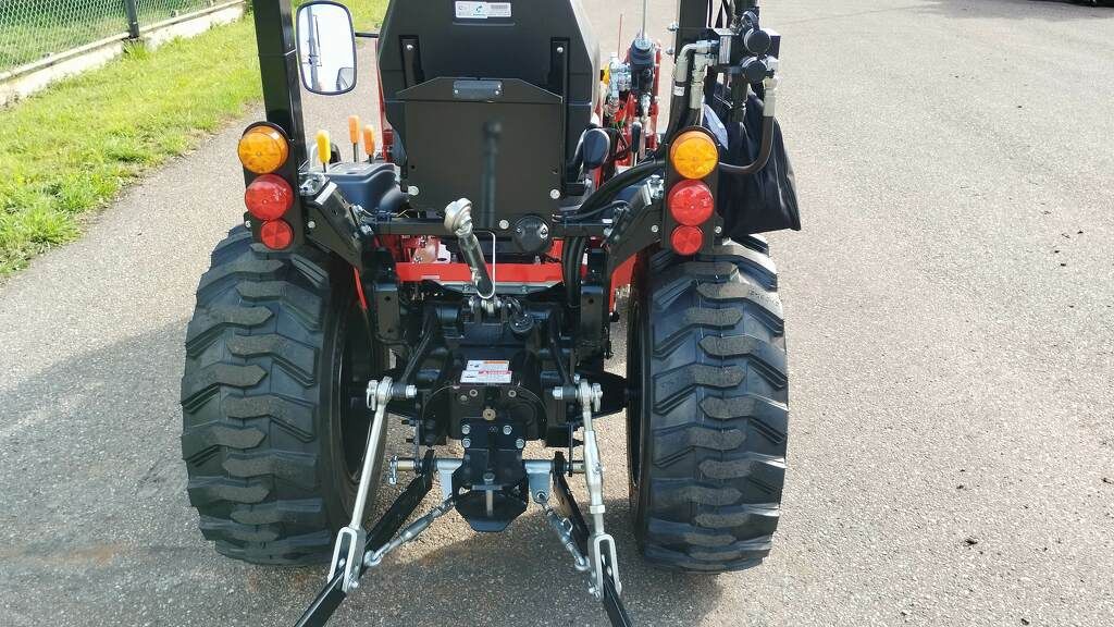 TYM Branson 2505 HST