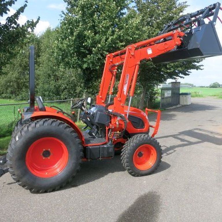 KIOTI DK6020 HST ROPS DK6020 HST met voorlader en bak