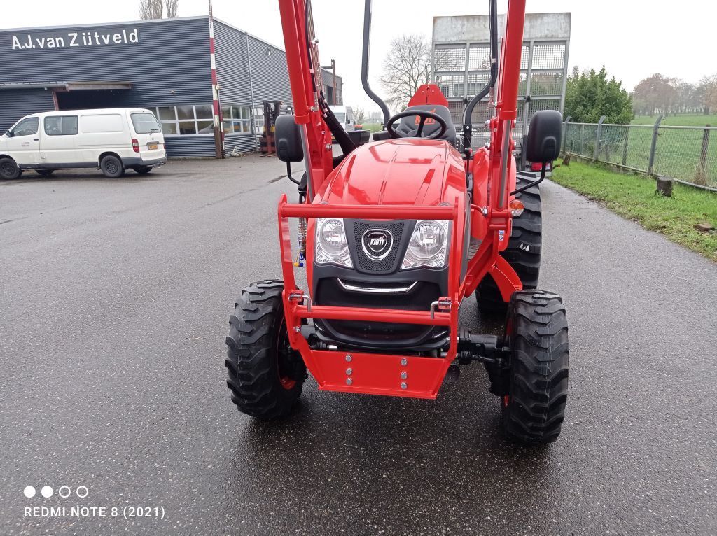 KIOTI CK5030 HST 50 PK met Voorlader !!! ( Live is to short to buy a boring tractor !!)