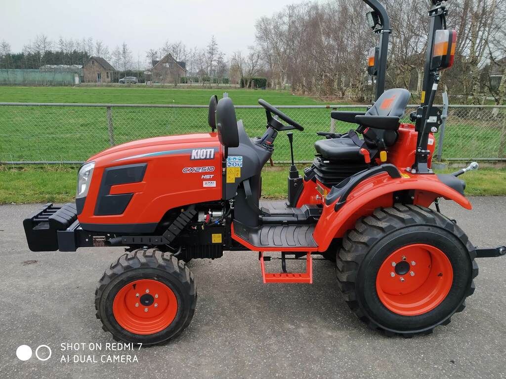 Kioti CX2510 hst rops frontloader