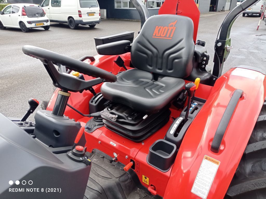 KIOTI CK5030 HST Rops Nieuw CK5030 HST (Live is to short to buy a boring tractor !!!!! )