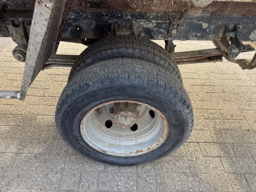 Nissan **ECO100-BENNE-TIPPER**