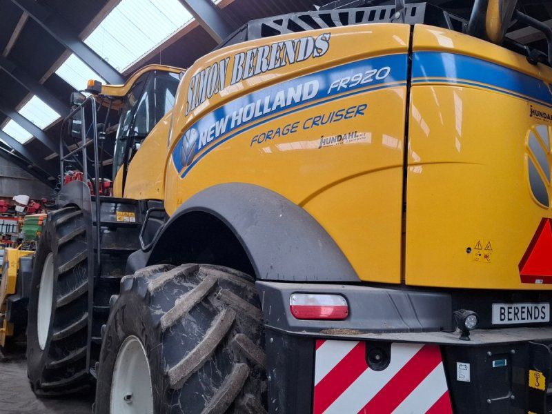 New Holland FR920 Forage Cruiser