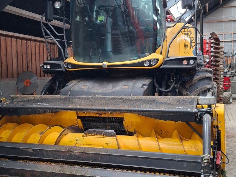 New Holland FR920 Forage Cruiser