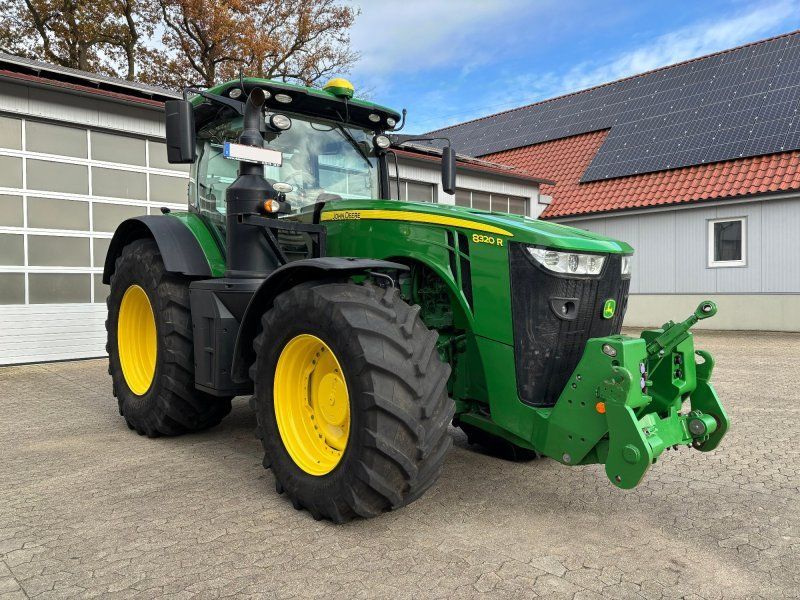 John Deere 8320R