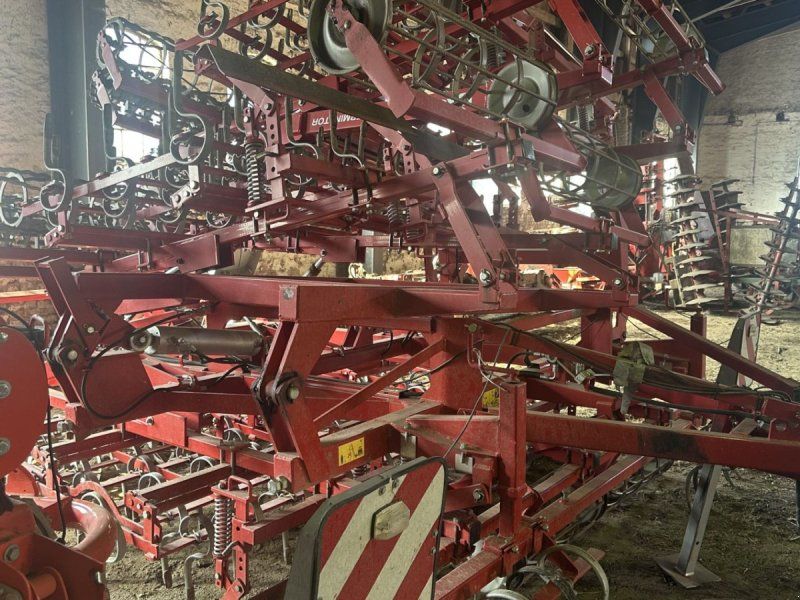 Kongskilde SP7000 med CROSKILL tromle bagerst. Velnet til roer og andre s