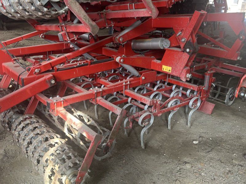 Kongskilde SP7000 med CROSKILL tromle bagerst. Velnet til roer og andre s