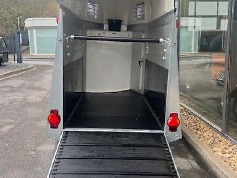 Humbaur Single ALU Pferde 1,6t. Sattelkammer 1.Hand