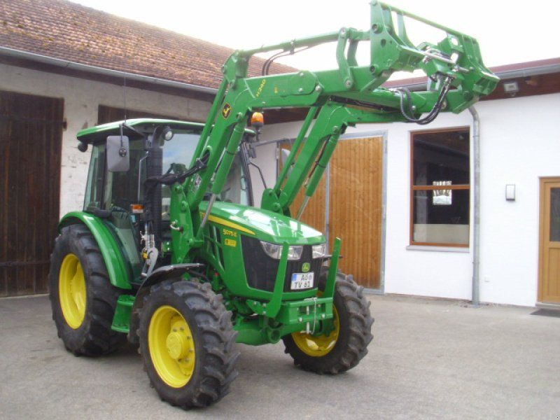 John Deere 5075 E