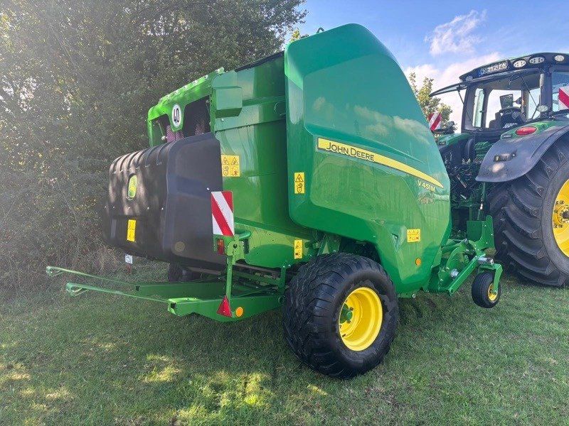 John Deere V451M