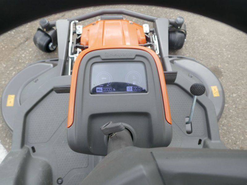 Husqvarna R 420TsX AWD