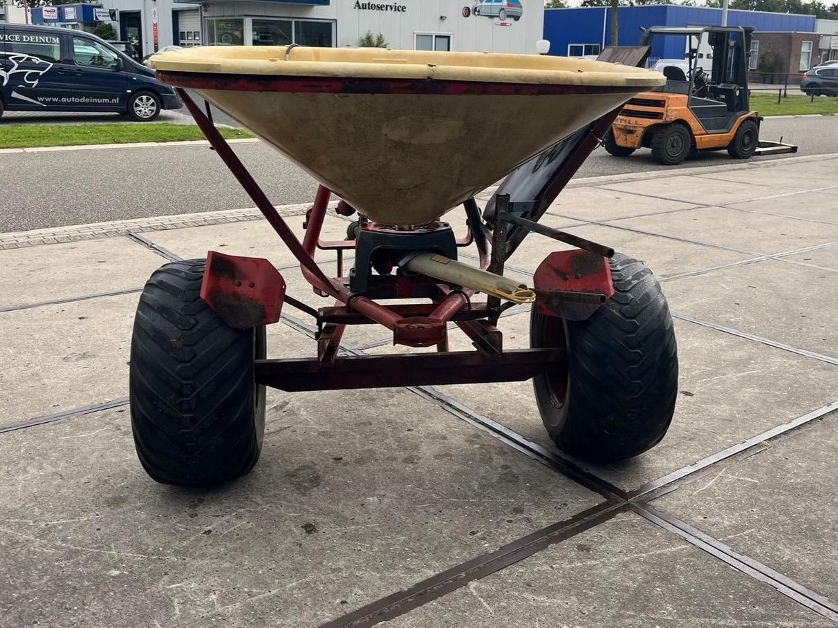 Vicon pendelstrooier op onderstel