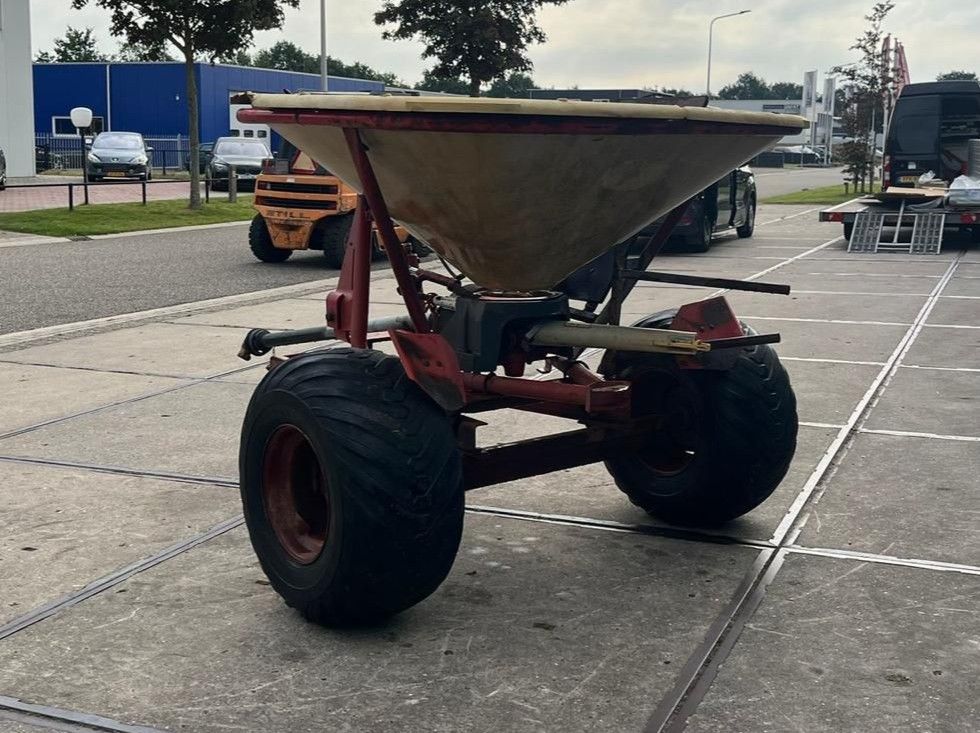 Vicon pendelstrooier op onderstel