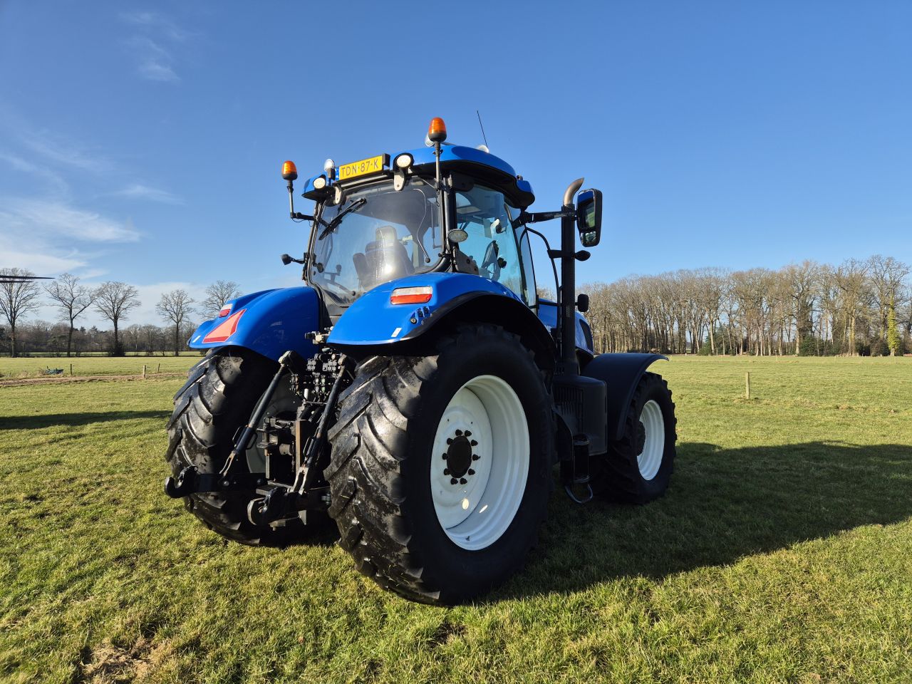 New Holland T 7 250 PC met FH en Front PTO
