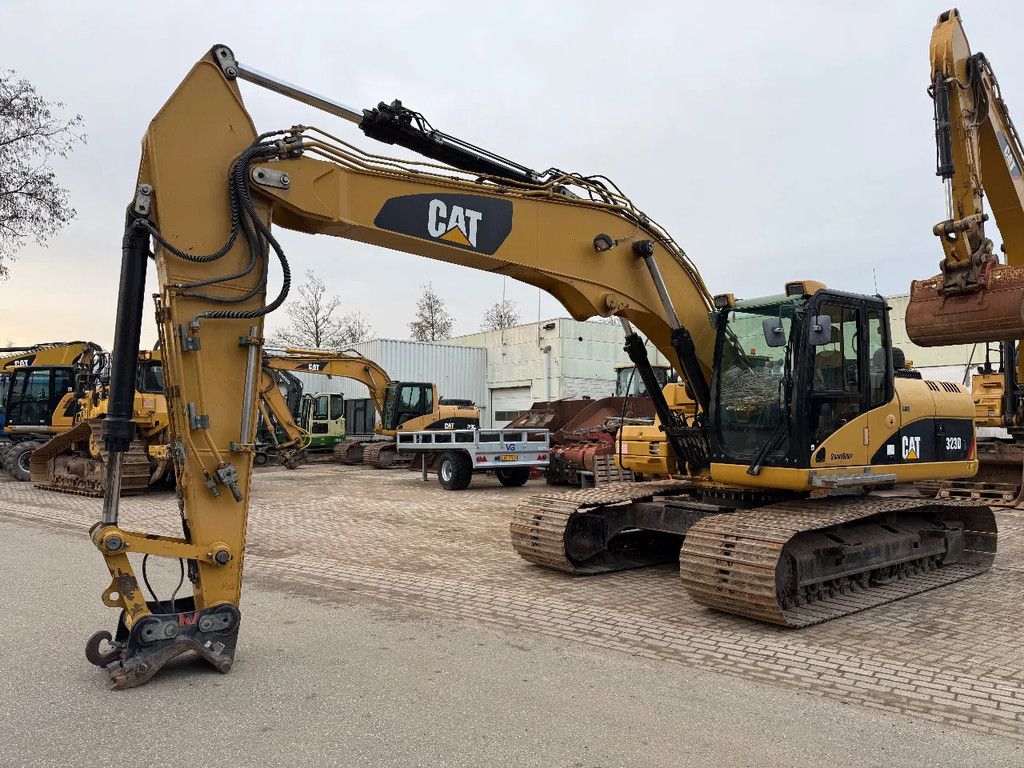 Caterpillar 323D