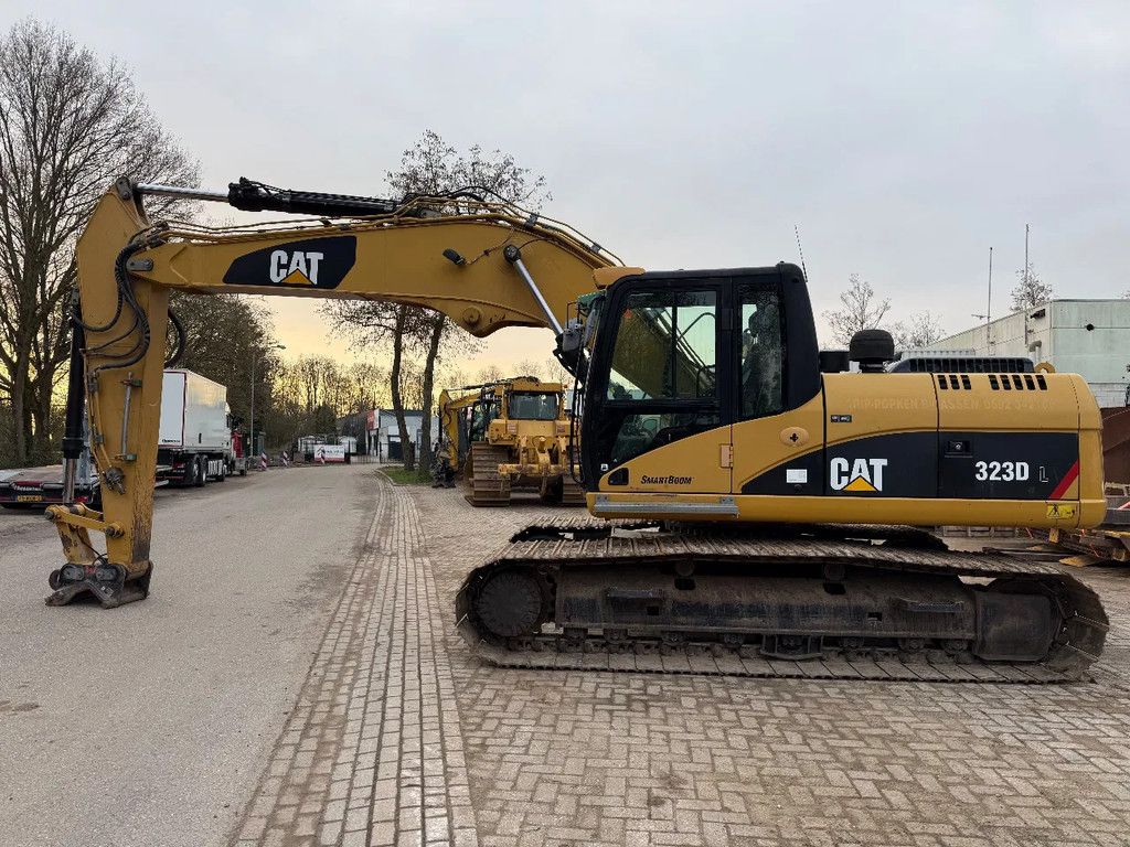 Caterpillar 323D